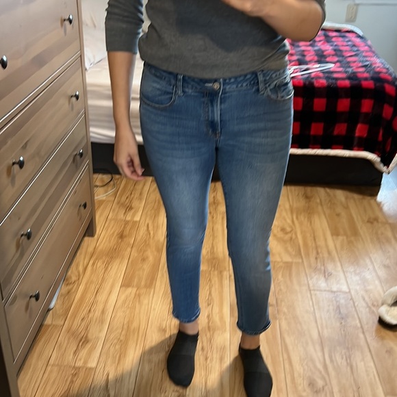 Kensie mid-rise cropped Jean-super stretchy size 10 - Picture 2 of 3